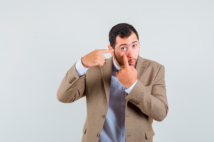 blefaroplastia-un-ojo-mas-grande-que-otro